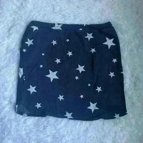 Sundry skirt. Size 4/XL. Charcoal gray with white stars. Sweatshirt material. - Picture 5 of 5